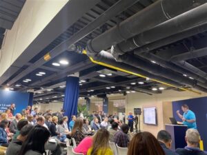 Pyramid's Joe Beaubien leads a packed theater session on augmented analytics.